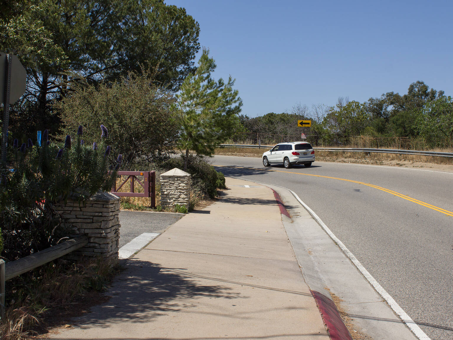 Mulholland Drive Overlooks For A Joyride Above Hollywood