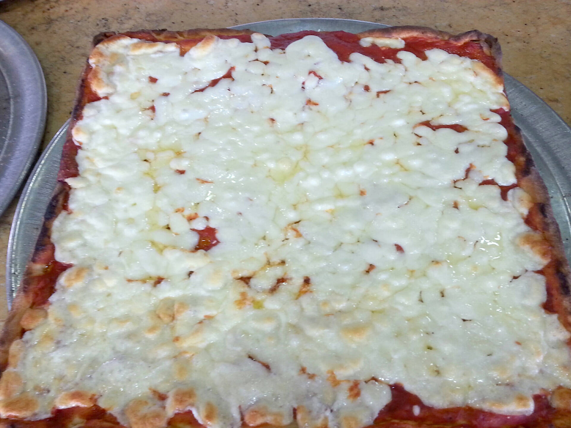 Best deep-dish pizza spots for finding Chicago-style slices