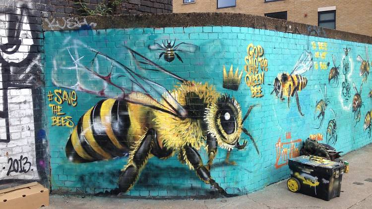 Louis Masai save the bees street art