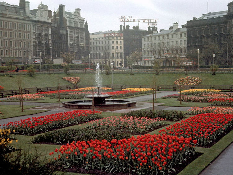 17 retro photos of Manchester