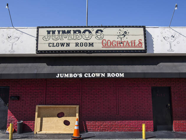The 6 Stages Of A Trip To Jumbo S Clown Room