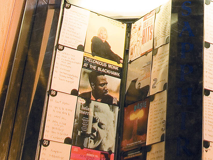13 Chicago bars with a great jukebox