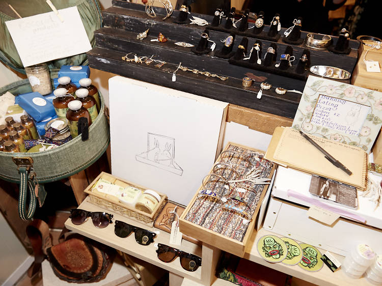 Best Vintage Stores NYC Offers For Retro Shoppers