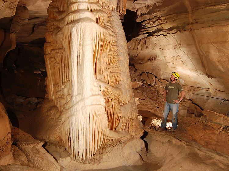 Tennessee: Go caving in Cumberland Caverns