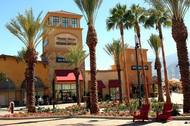 Desert Hills Premium Outlets Pictures and Photos