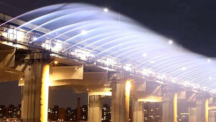 Banpo Bridge Moonlight Rainbow Fountain