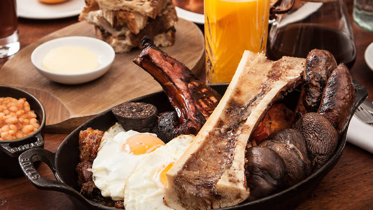 8am: Tuck into a hearty breakfast