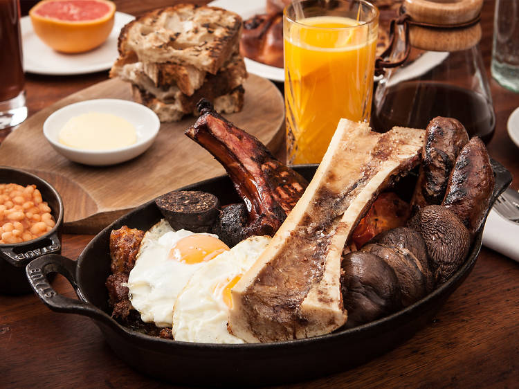 8am: Tuck into a hearty breakfast