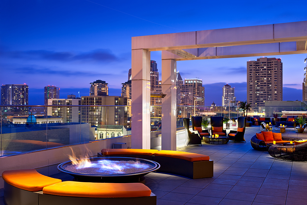 Best Rooftop Bars In America With Great Views And Drinks