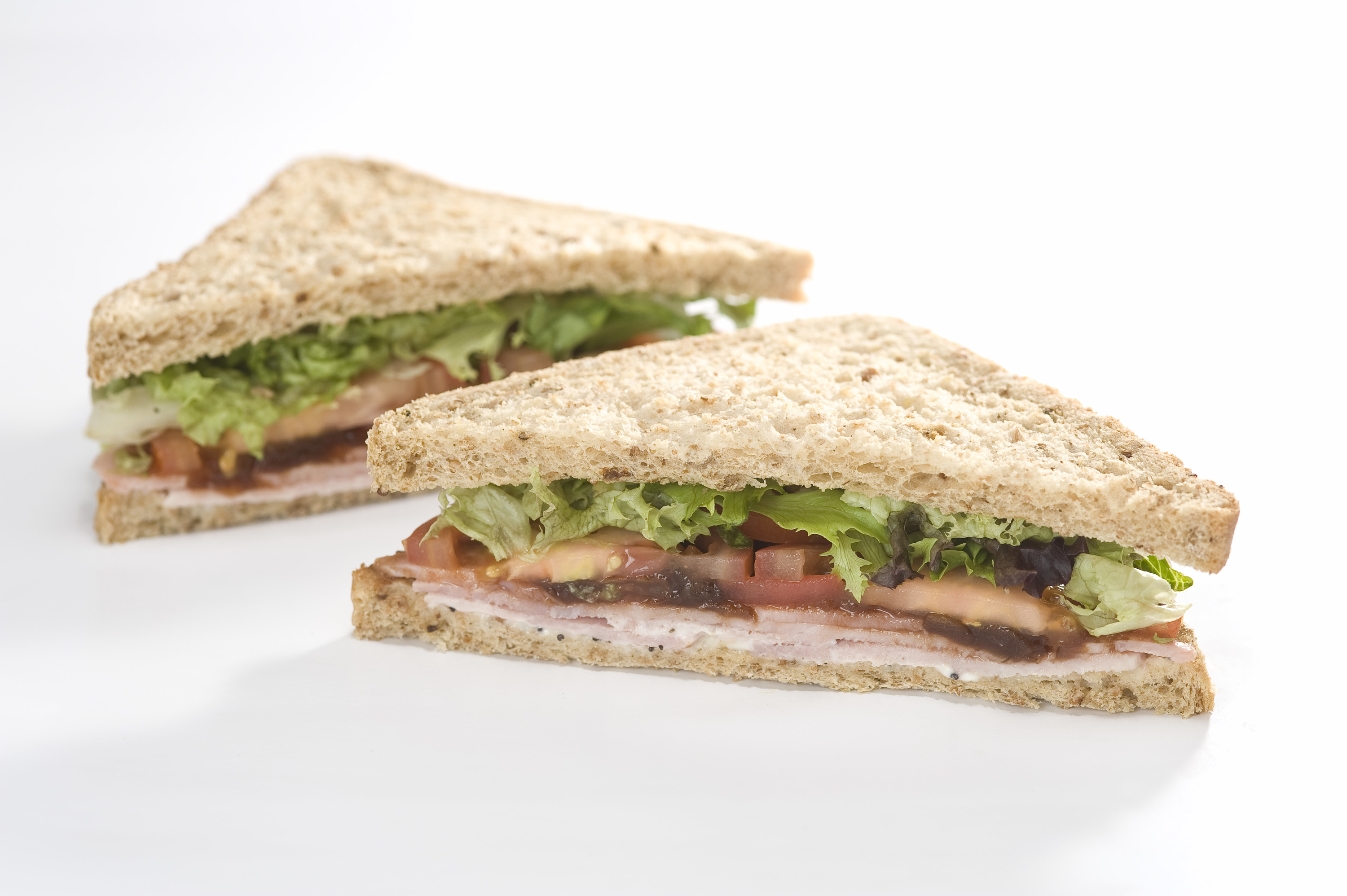 Сэндвичи вологда. Сэндвич треугольный. Треугольные бутерброды. Сэндвич с бужениной. Закрытый бутерброд.