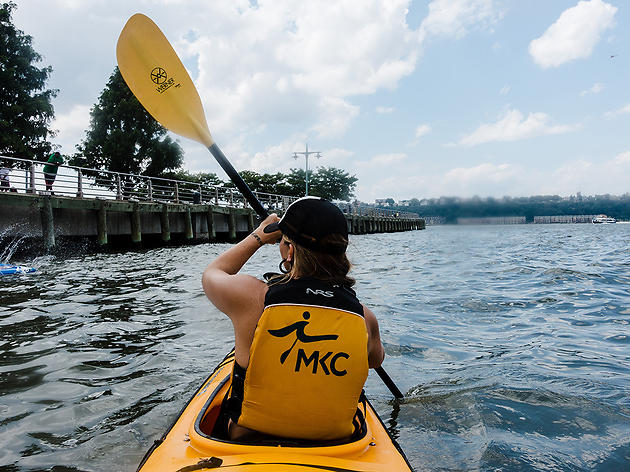 Kayaking across the Hudson River with Manhattan Kayak Company