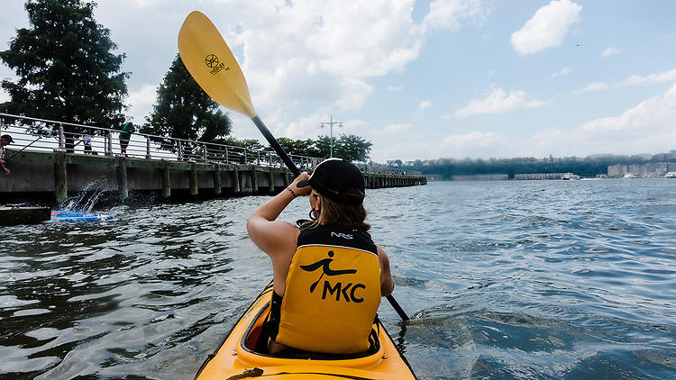 Kayaking across the Hudson River with Manhattan Kayak Company