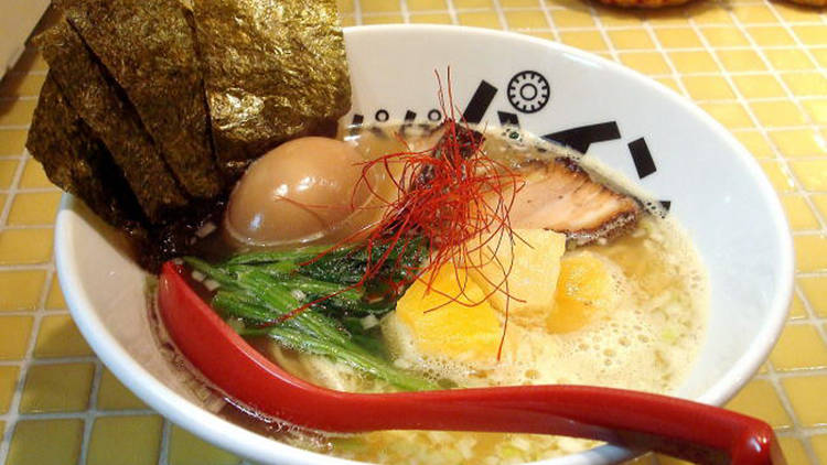 Taste tropical ramen at Papapapapine