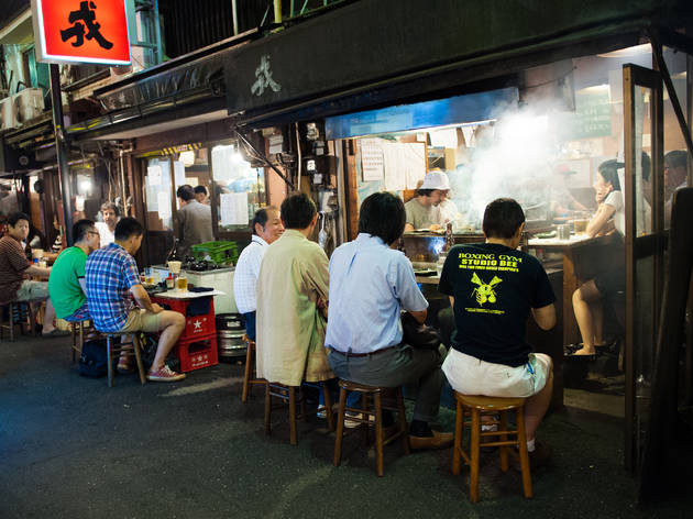 南口の飲屋街 南口の飲屋街