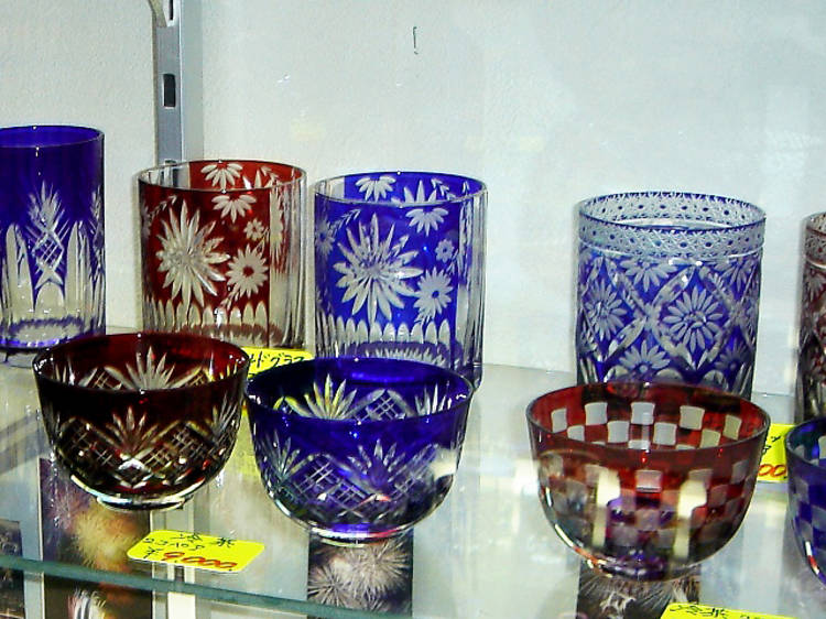 Marvel at decorative glass at Hanashyo