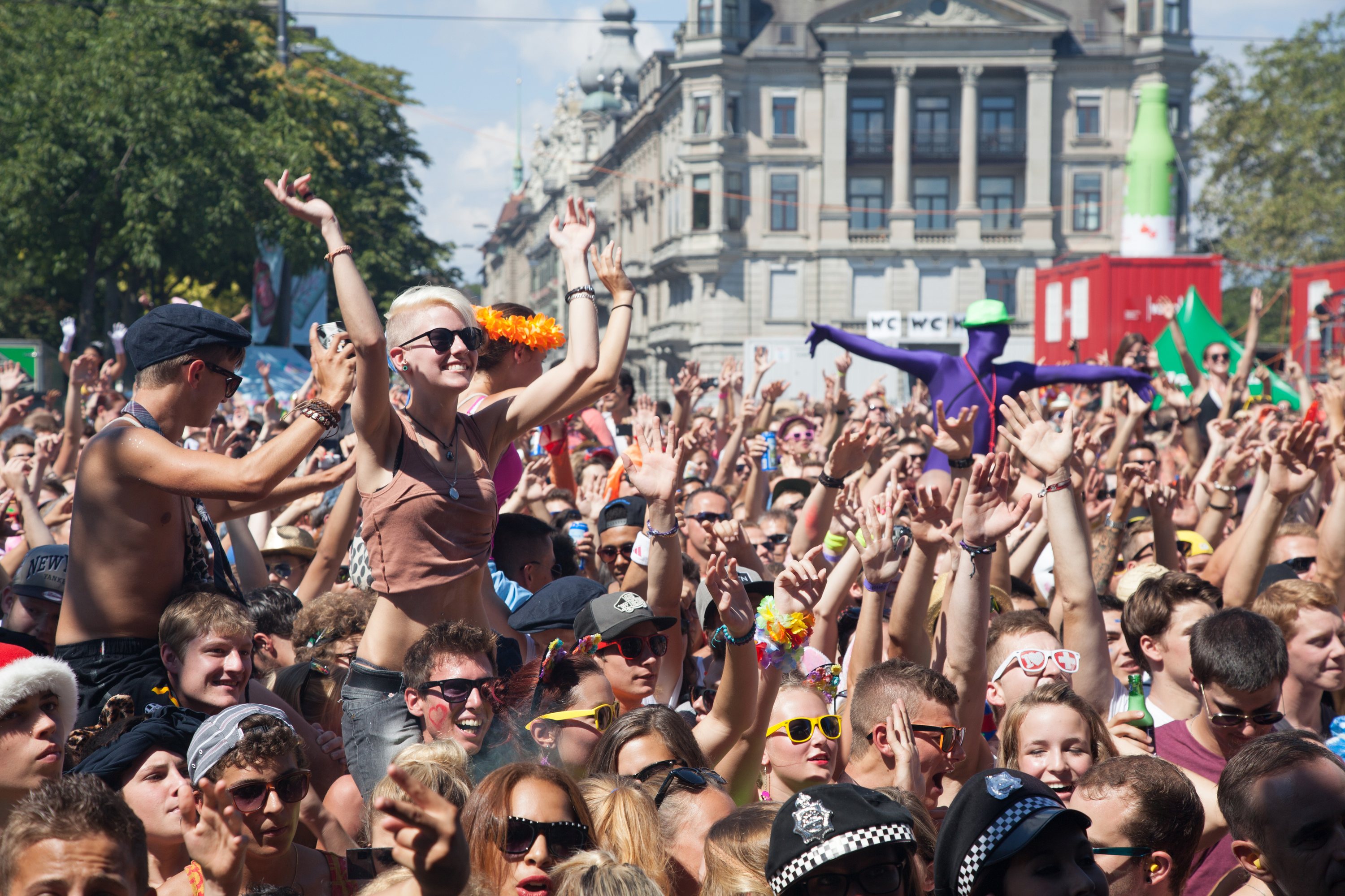 zurich-street-parade-music-in-switzerland