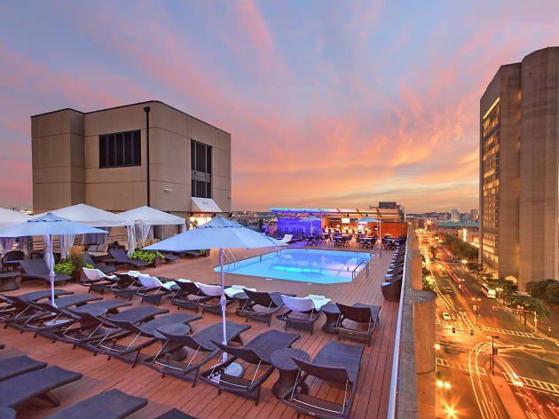 Best Rooftop Bars In Boston 15 Top Options For Outdoor Drinking