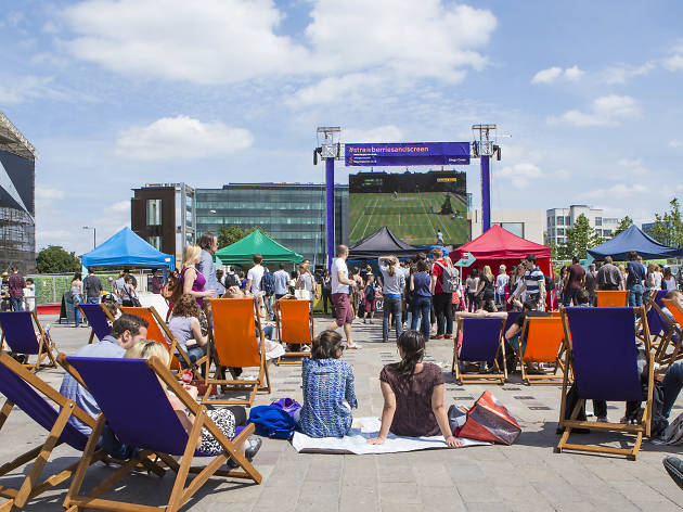 Outdoor sports screens in London Outdoor sports screens in London