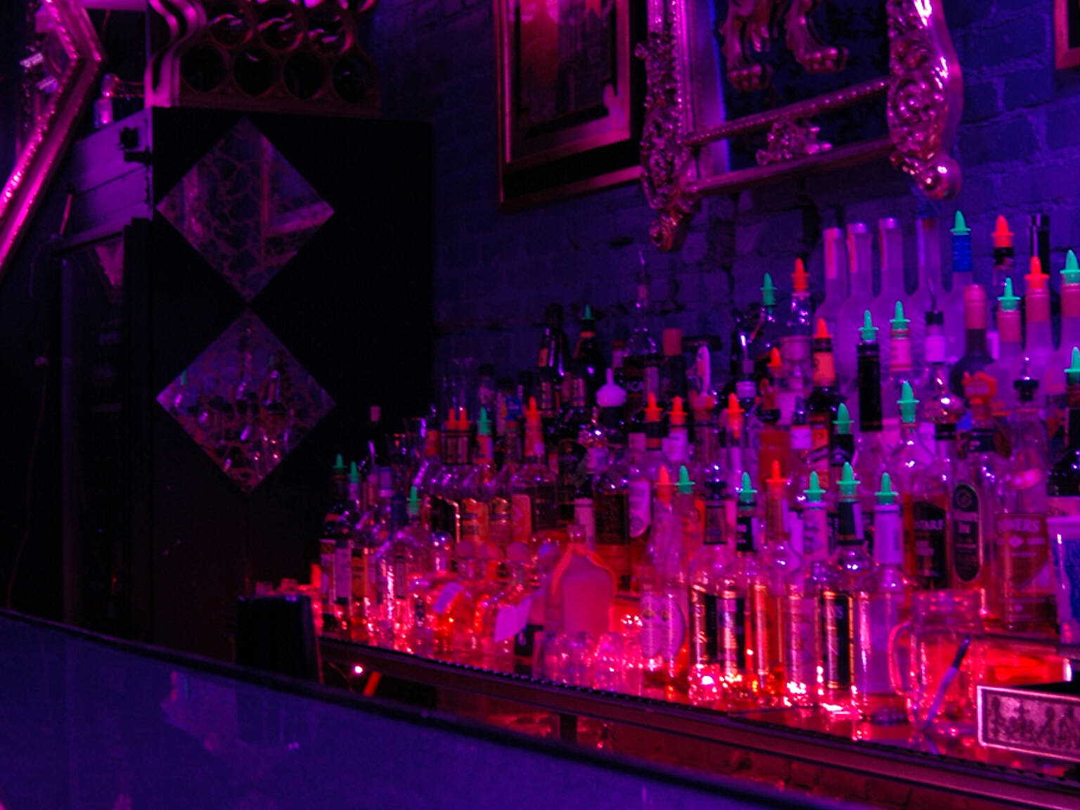 Best dive bars in Washington DC for cheap drinks