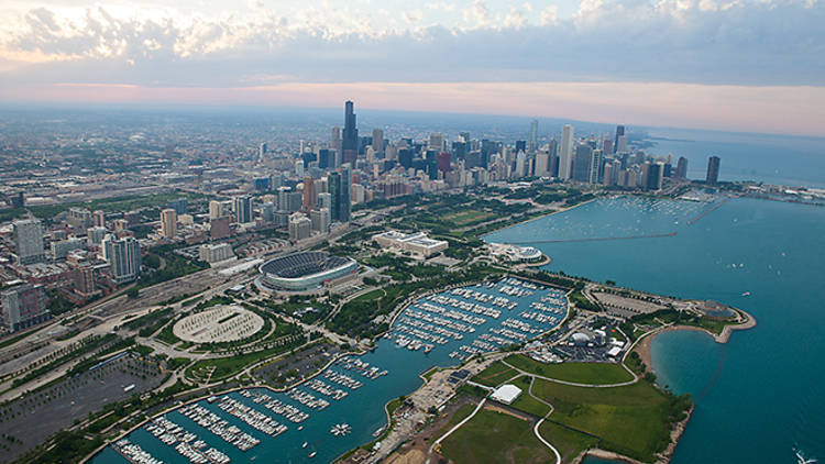 Chicago tour with CHE Chicago heliport.