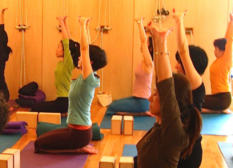 English-language yoga classes in Tokyo