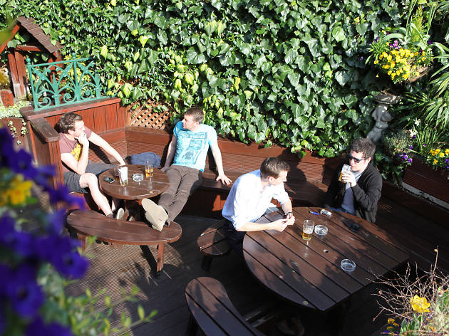 The Faltering Fullback Secret pub garden in finsbury parkThe Faltering Fullback 19 Perth Rd N4 3HB