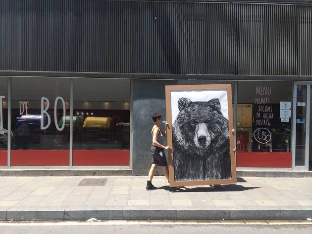 Las tiendas de Nou de la Rambla se convierten en galerías de arte Las tiendas de Nou de la Rambla se convierten en galerías de arte