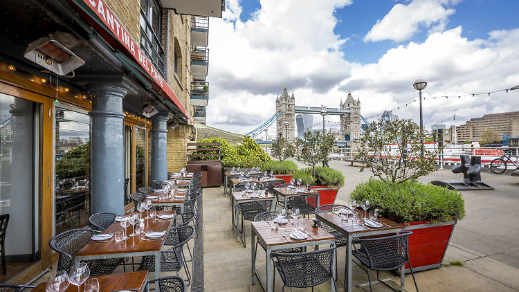 Exterior shot of Cantina del Ponte