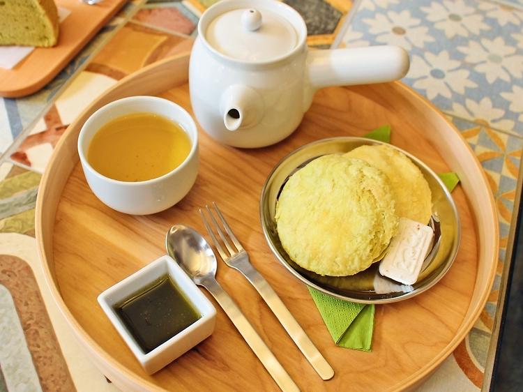 Have afternoon tea, Taiwan style