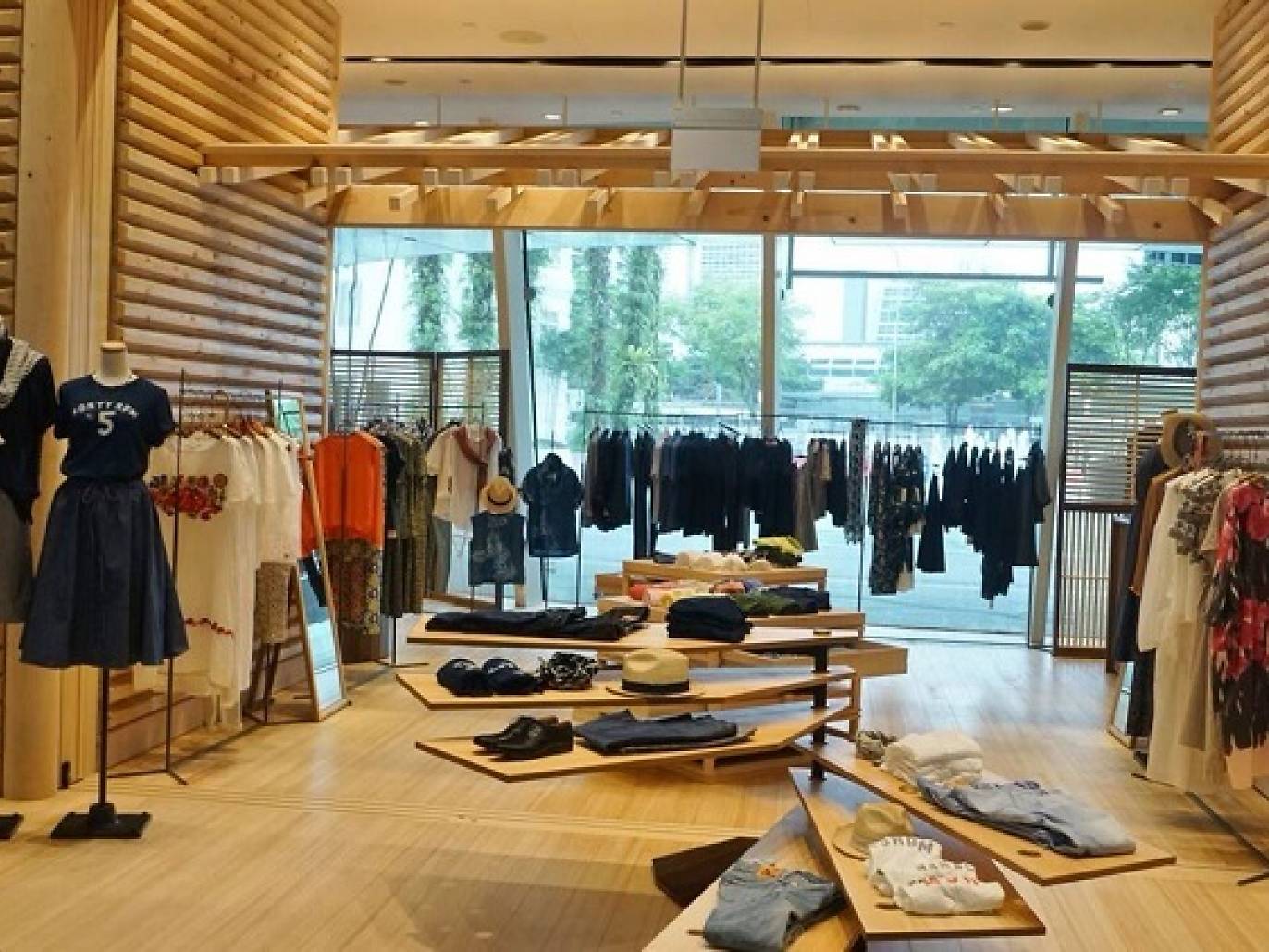Best shops in Singapore Fashion