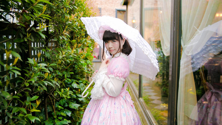 How to dress like a Lolita girl