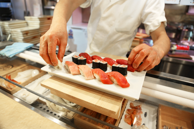 Sushi-loving Japan scrambles to save its fishing industry - Los