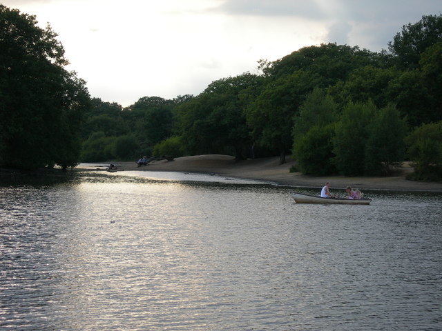 London Boat Hire 12 Spots To Rent Pedalos And Rowing 