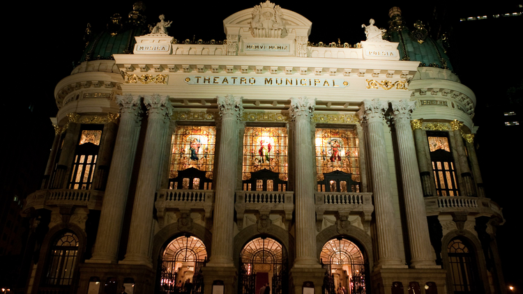 Se hisser sur les pointes au teatro municipal