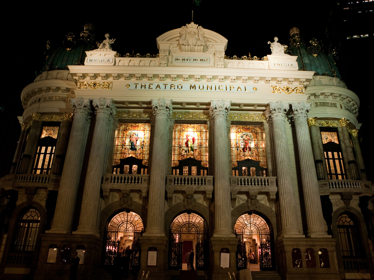 Se hisser sur les pointes au teatro municipal