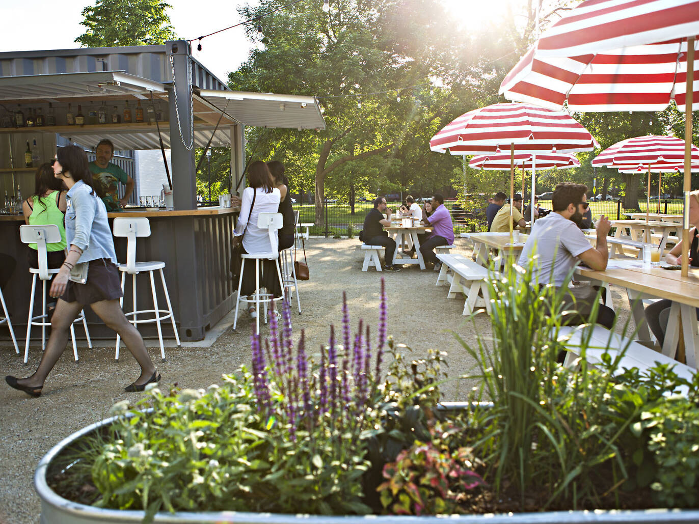 33 Best Outdoor Bars and Patios in Chicago for Outdoor Drinking
