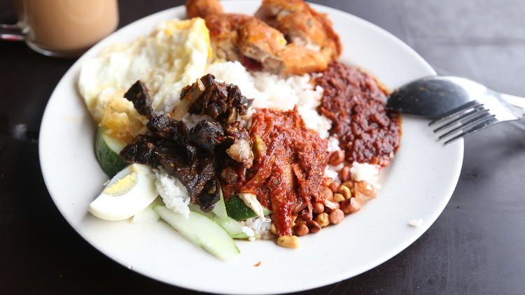 Warung Nasi Lemak Pak Ayob fried chicken with nasi lemak