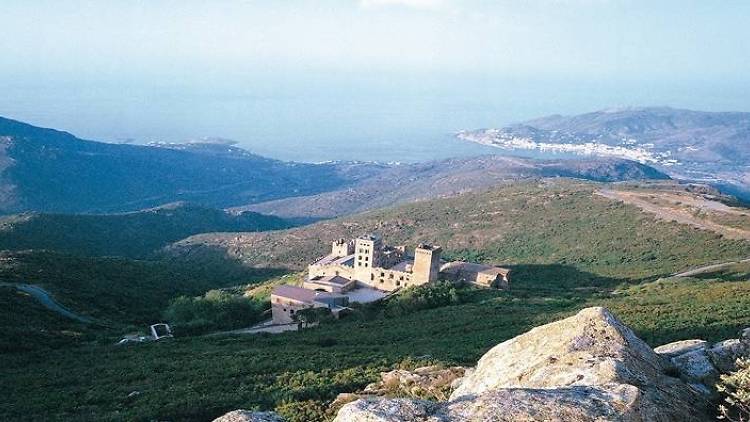 Sant Pere de Rodes, cultura y un deporte diferente