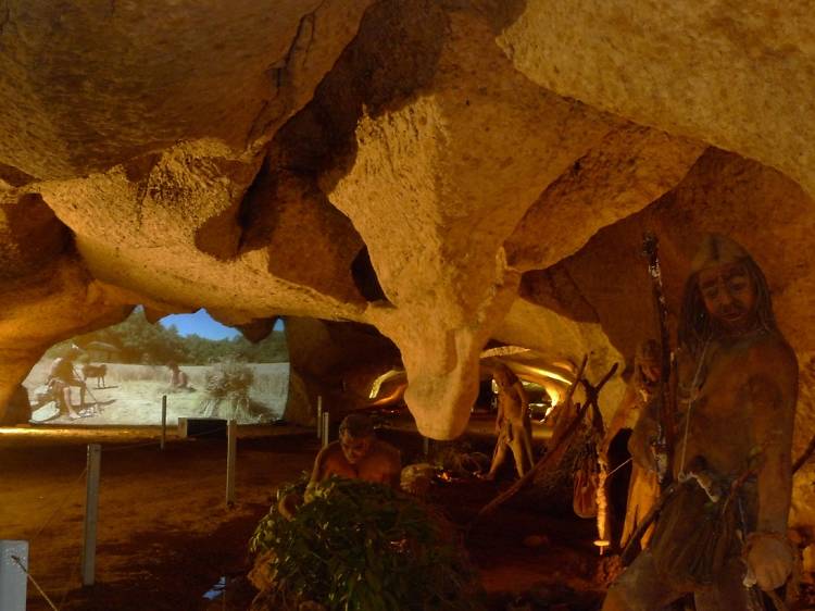 Guided visit to the Espluga caves