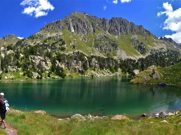 A pie en familia por el Circo de Colomers