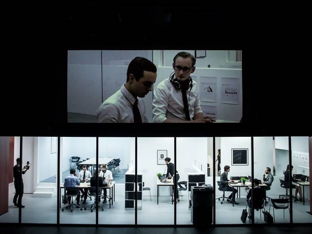 De l'art vidéo au théâtre: Nobody De l'art vidéo au théâtre: Nobody