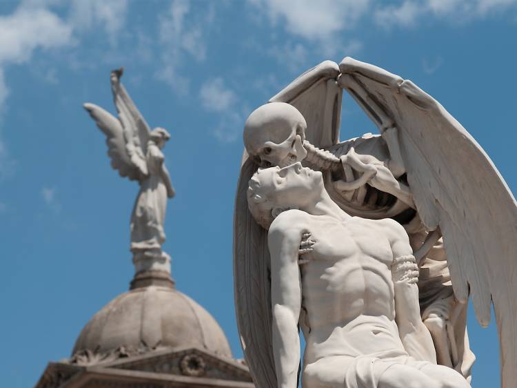 Montjuïc and Poblenou cemetery tours