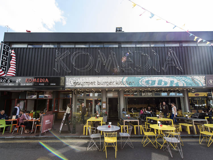 Komedia