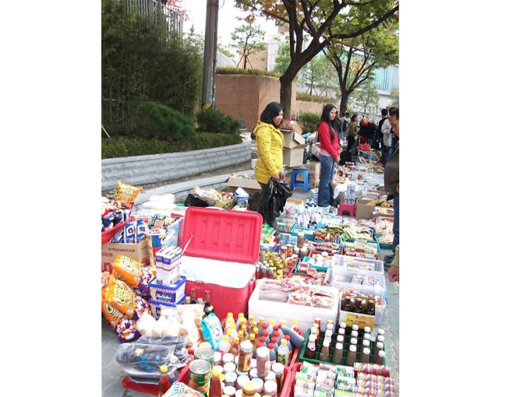 Head south with your taste buds and get your fill of pancit and lumpia at the Sunday Filipino Market in Daehangno, open 10am–5pm. Impress your date with your local knowledge—you won’t find more authentic Filipino flavors anywhere else in Seoul.