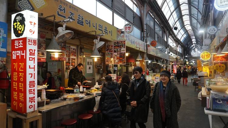 통인 시장에서 도시락 뷔페 즐기기