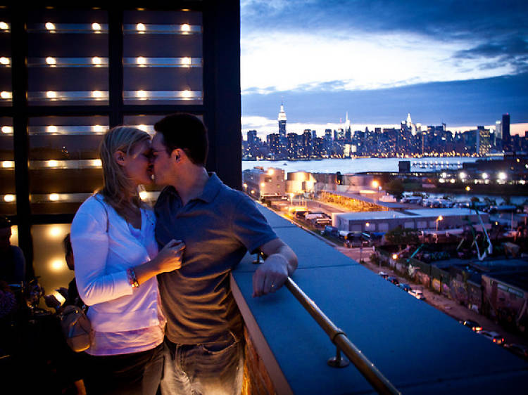 12 differences between dating in New York in the summer vs winter