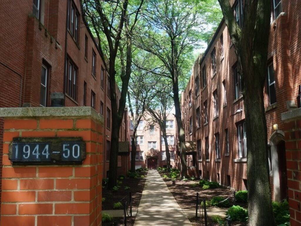 4 cheap apartments in Logan Square