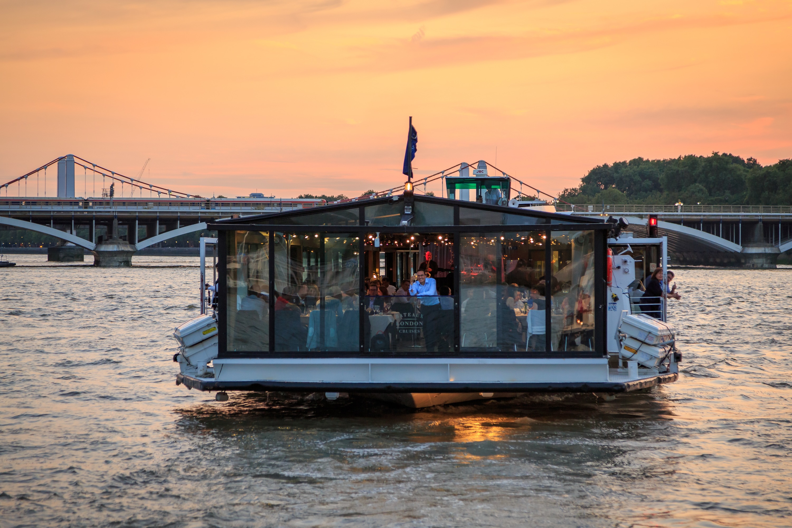 thames river cruise bateaux