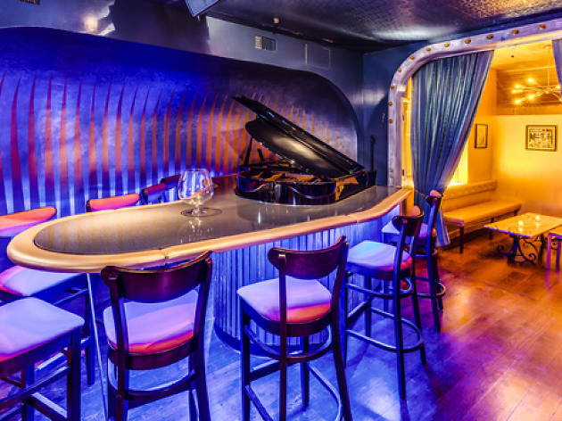 Find A Piano Bar In Nyc With Great Karaoke And Cabaret