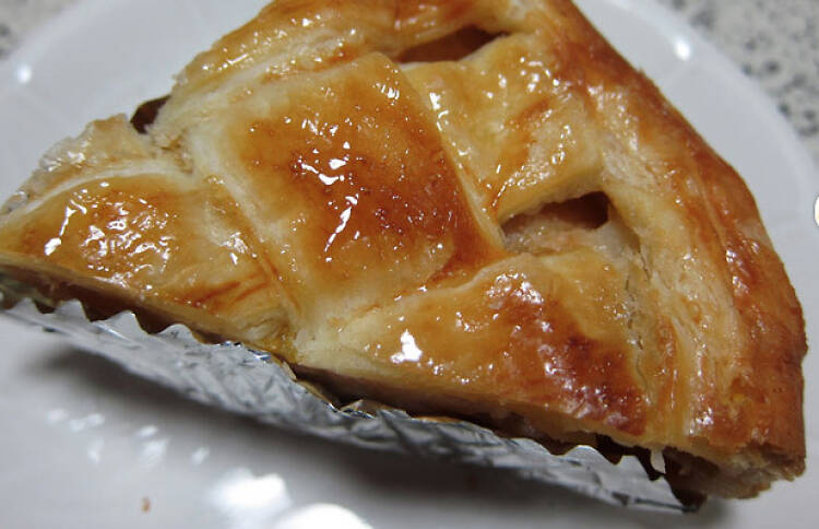 Pick up an oven-fresh apple pie at Mammies an Sourire